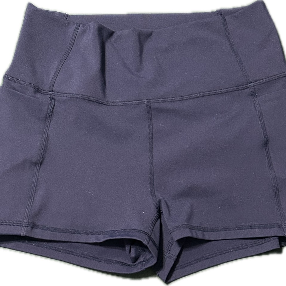 Fabletics 2 inch workout shorts with pockets